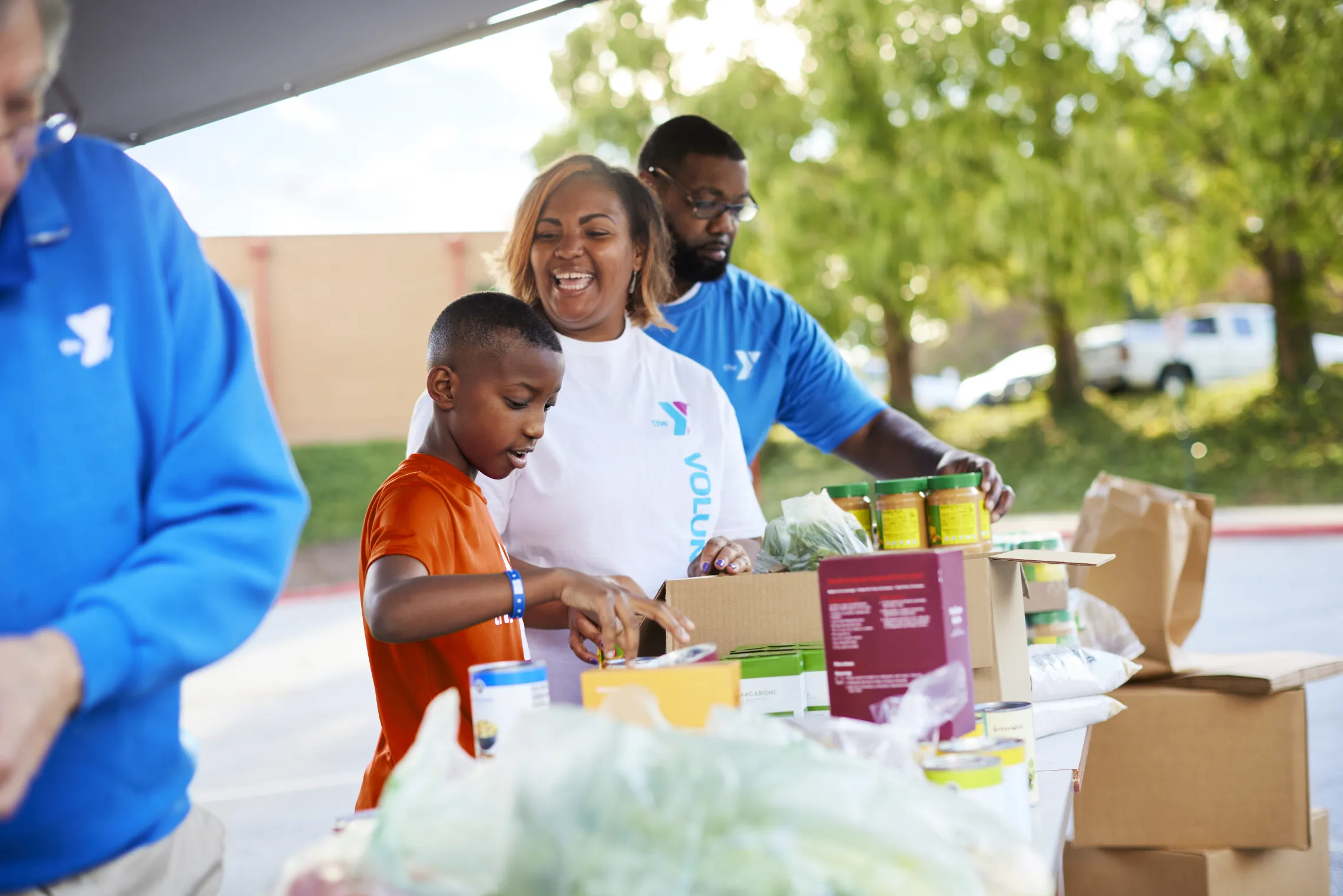 Volunteers Feeding Program